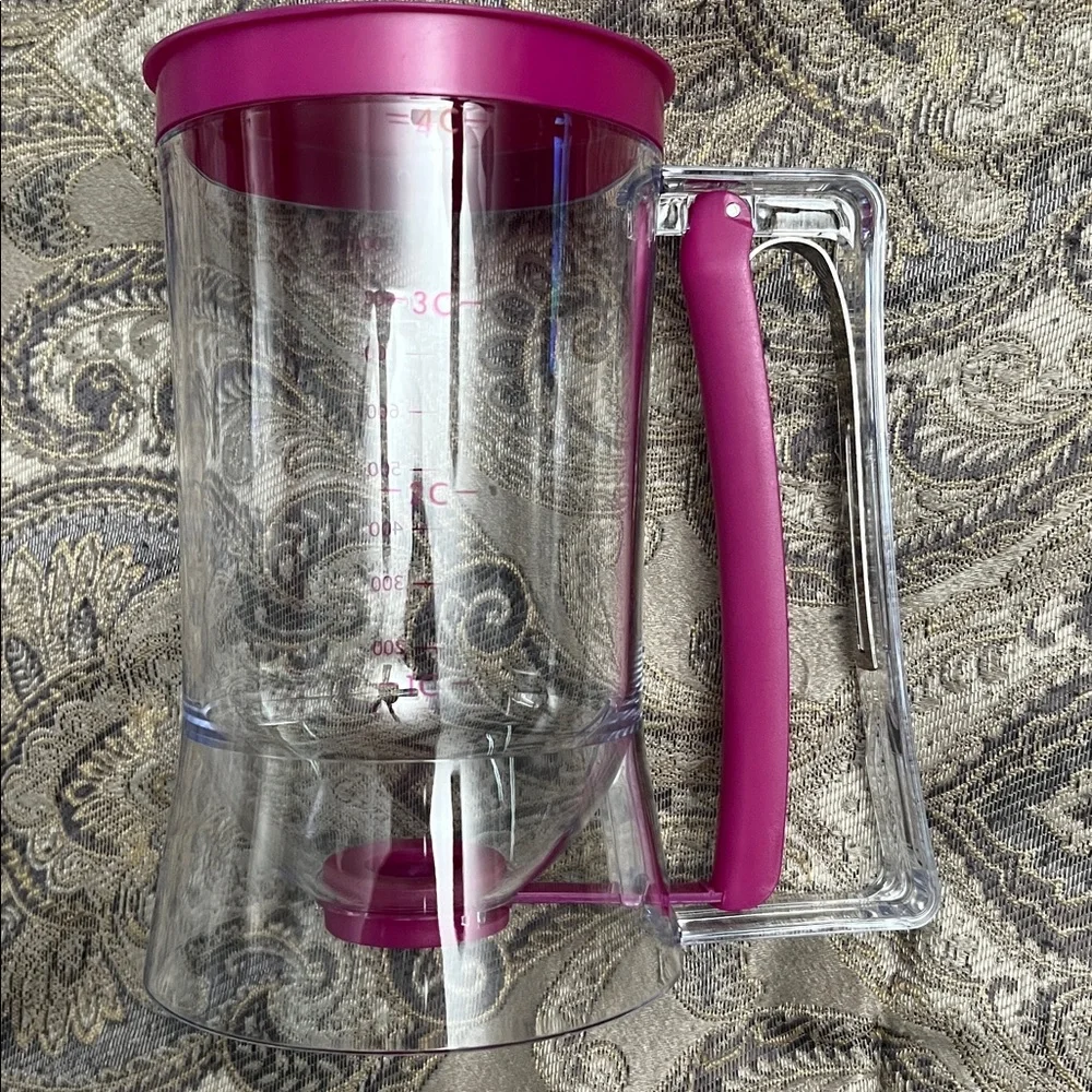 Batter Dispenser with Pink Lid New in box. Holds 4 cups